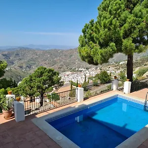 Lovely 2 Bed With Stunning Views & Pool Appartement